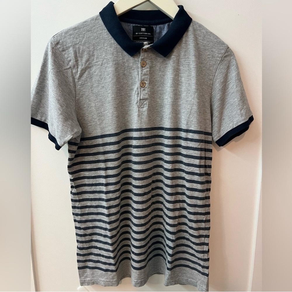 Bundle of 4 Men's Polo and T-Shirt Set - White, Gray, Black all size medium - Picture 4 of 9